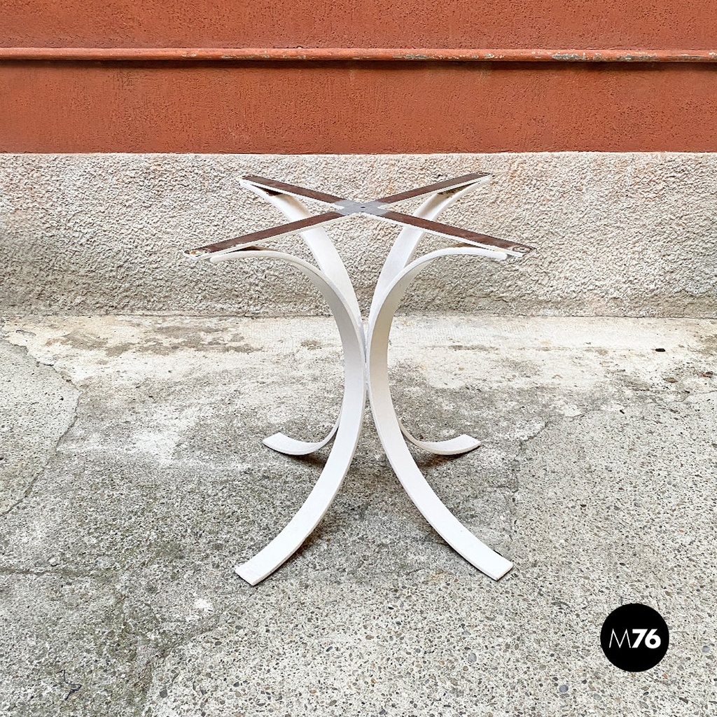 Base in acciaio curvato bianco, 1970 ca.