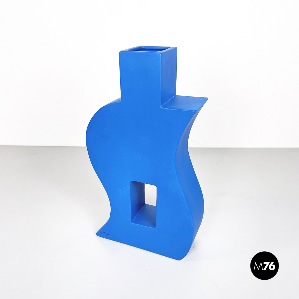 Scultura Sintonia in ceramica blu di Florio Pac Paccagnella, 2023