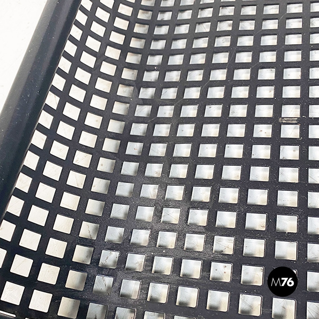 Tavolo da caffè in metallo forato, 1980 ca.