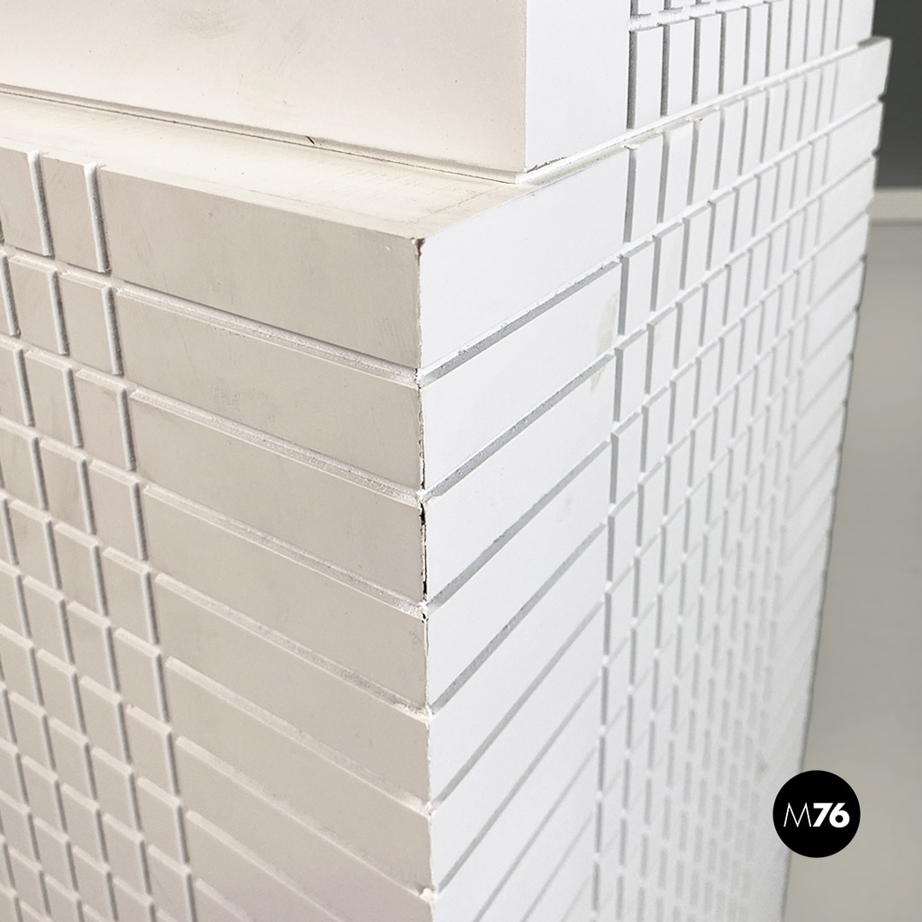 Espositore a forma di grattacielo, 2000 ca.