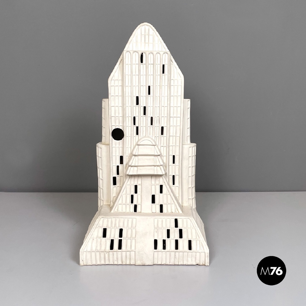 Scultura in Biscuit bianca, 1980 ca.