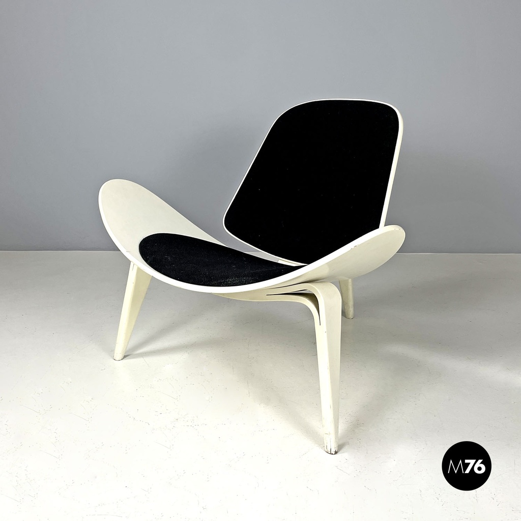 Poltrona a conchiglia CH07 di Hans Wegner per Carl Hansen & Søn, 2000 ca.