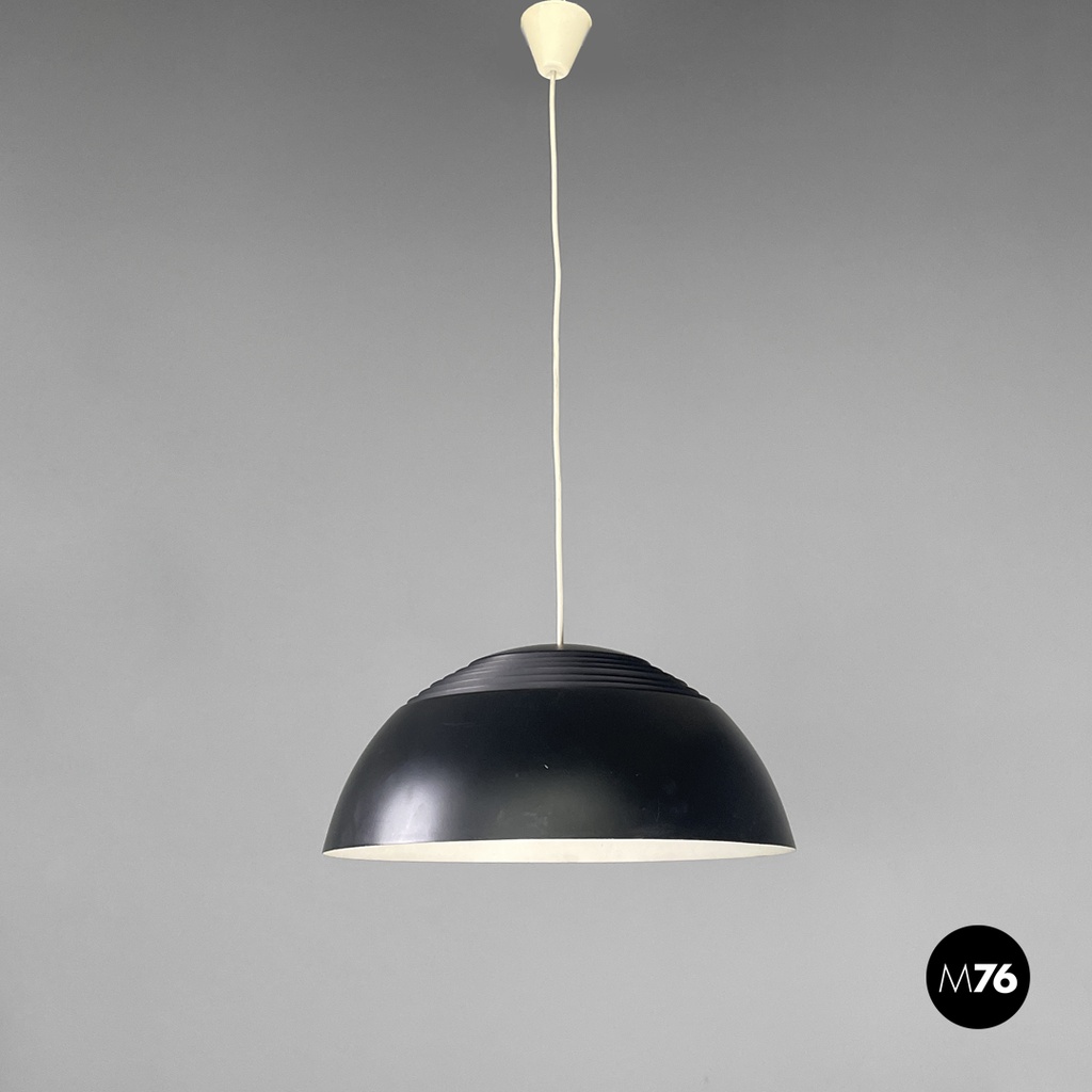 Lampadario di Arne Jacobsen per Louis Poulsen in metallo nero, 1960 ca.