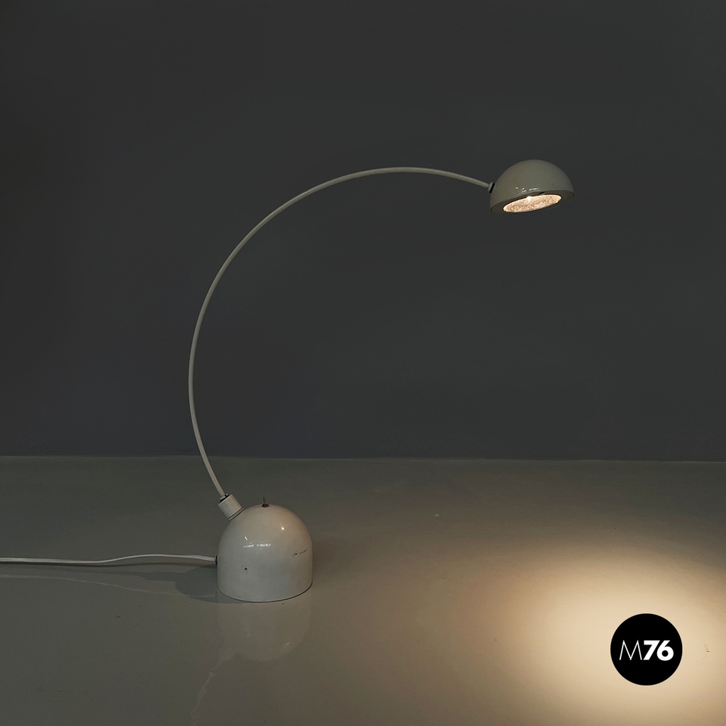 Lampada da tavolo in metallo bianco, 1970 ca.
