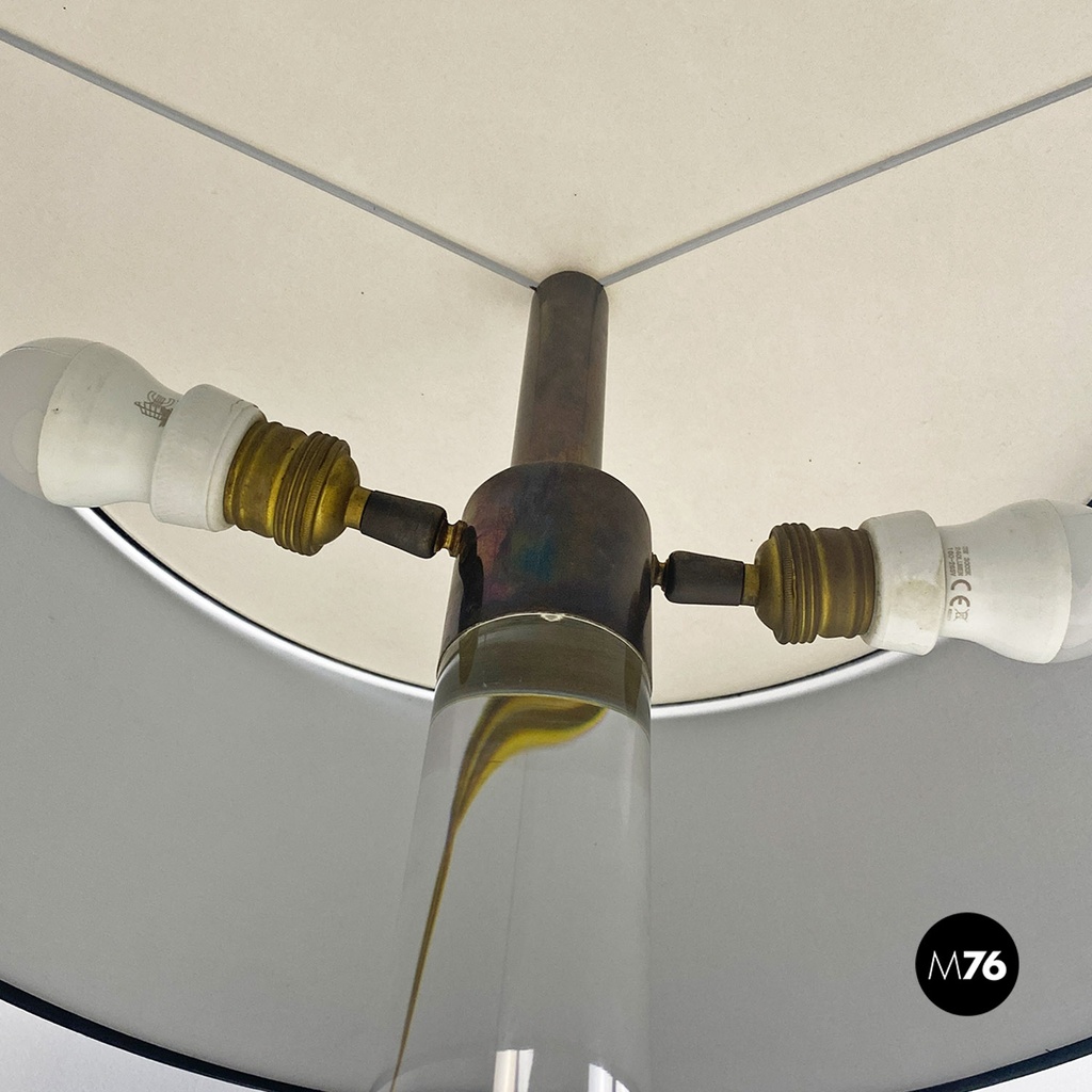 Lampada da tavolo in ottone, tessuto e plexiglass, 1960 ca.