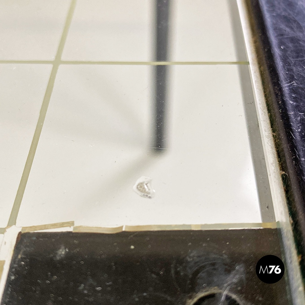 Tavolo da pranzo con vetro e metallo nero, 1980 ca.