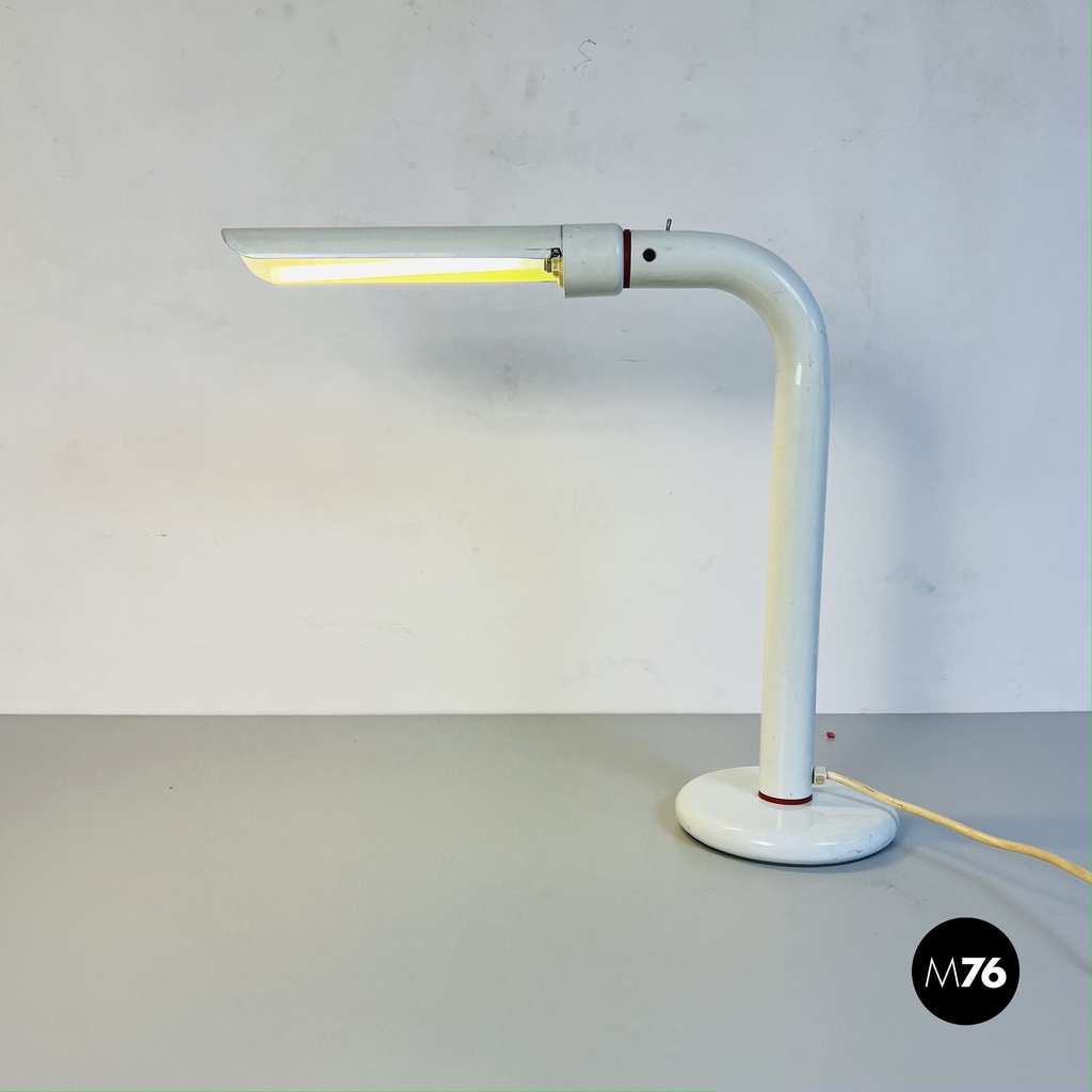 Lampada da tavolo in metallo bianco, 1970 ca.