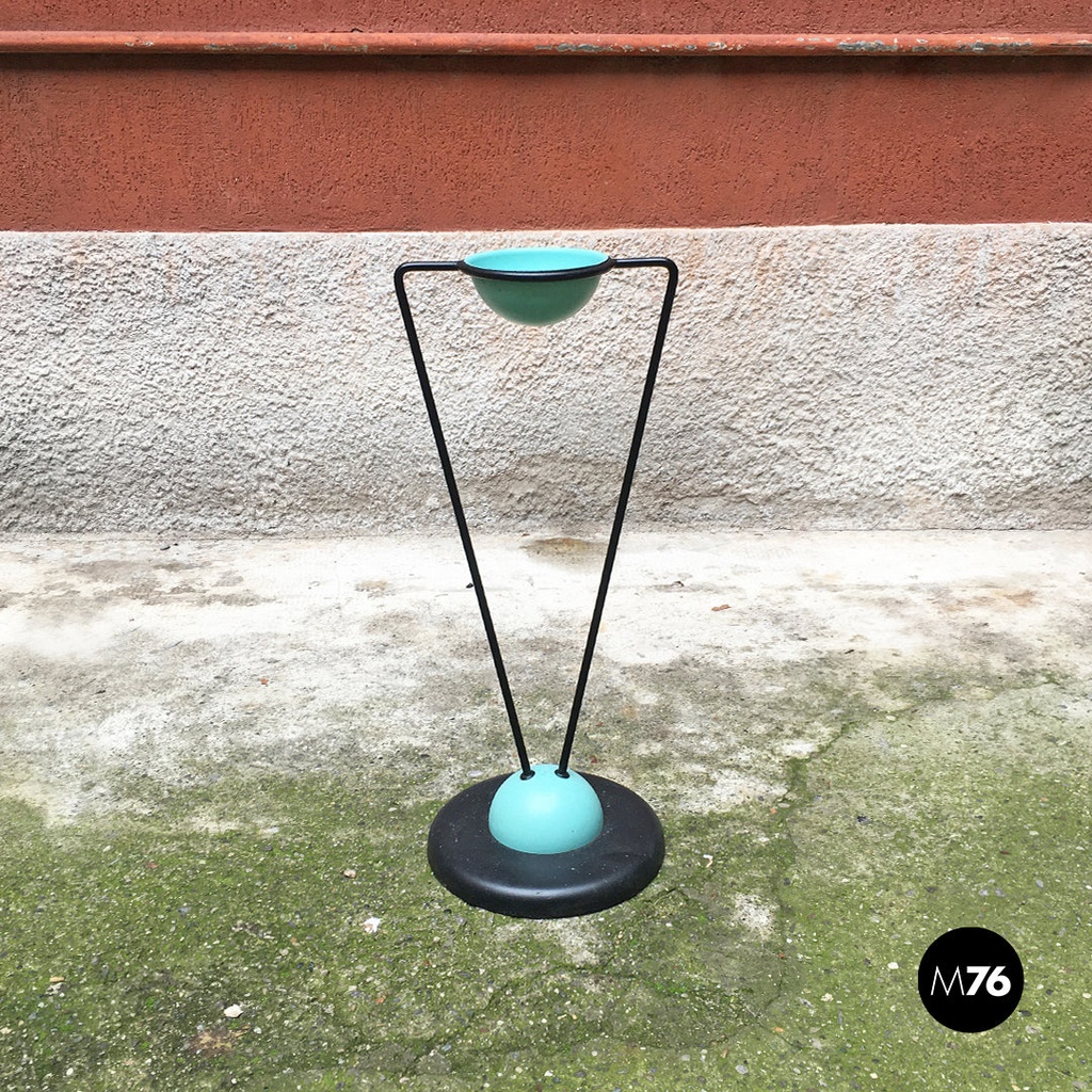  Posacenere da terra in metallo azzurro e nero, 1980 ca.