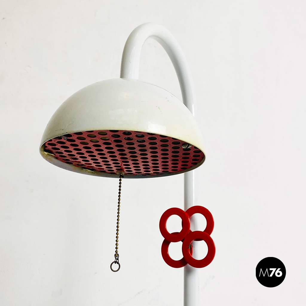 Lampada da tavolo in metallo bianco di “L’isola che non c’è”, 1980 ca.