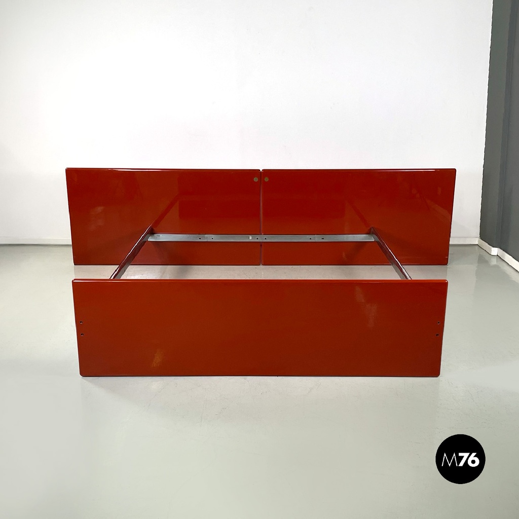 Letto rosso di Kazuhide Takahama per Simon Gavina, 1970 ca.