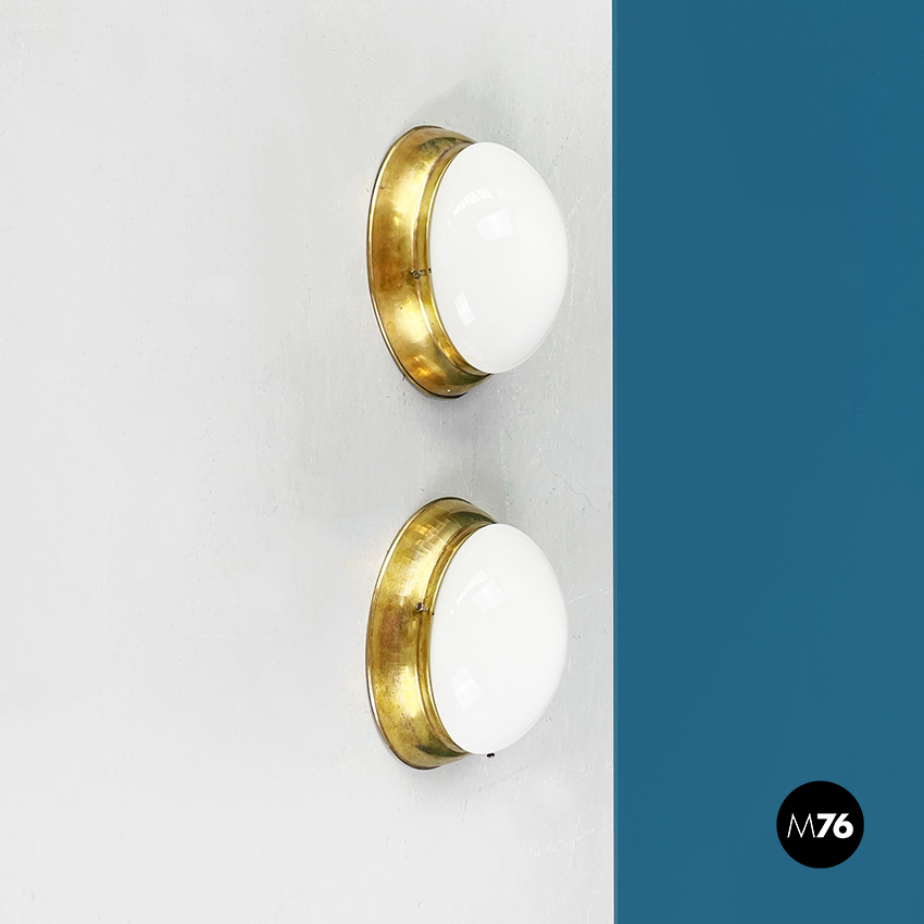 Applique in vetro opalino e ottone, 1960 ca.
