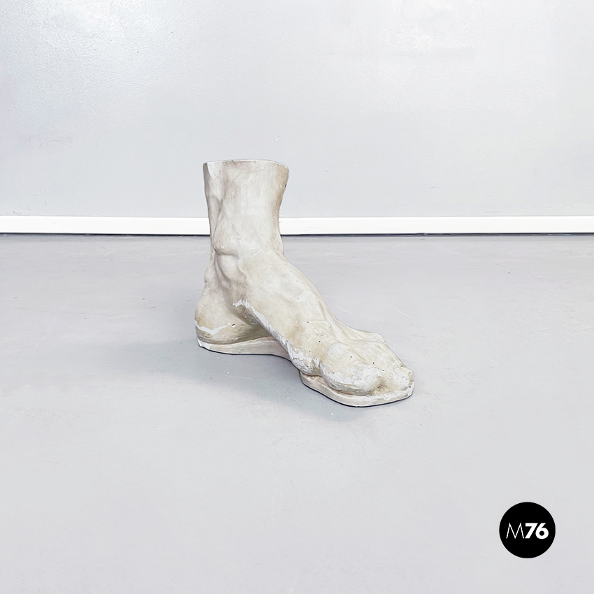 Statua di piede in gesso, 1990 ca.