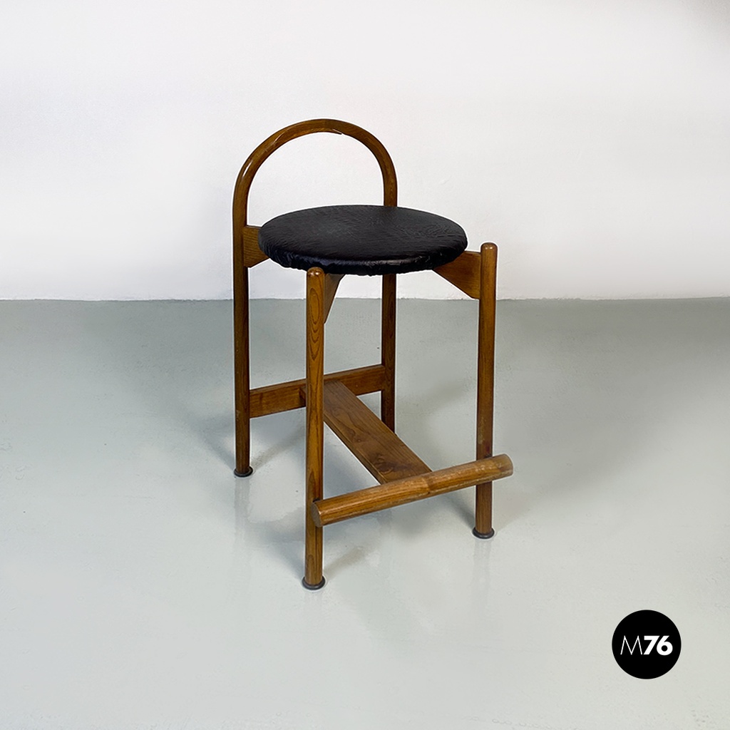 Sgabello alto in legno, 1970 ca.
