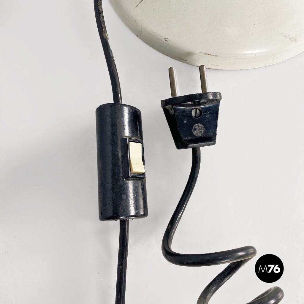 Lampada da tavolo in metallo bianco, 1970 ca.