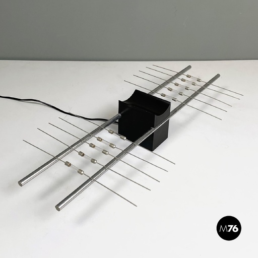 [2220001061] Lampada da tavolo magnetica di Theodore Waddell per Zanotta, 1971