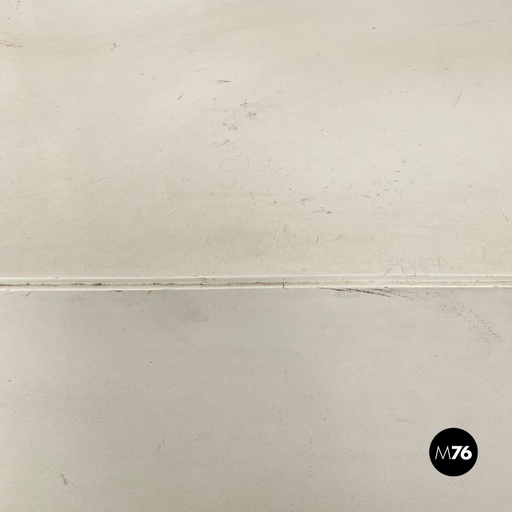 [2220001158] Tavolo da caffè in legno bianco, 1970 ca.