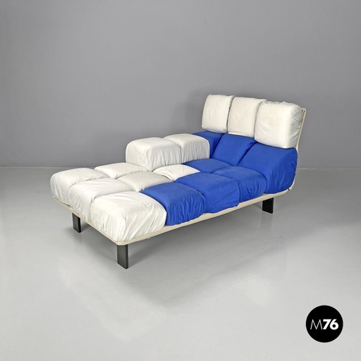 [2420004745] Chaise longue con cubi bianchi e blu di Arflex, 1990 ca.