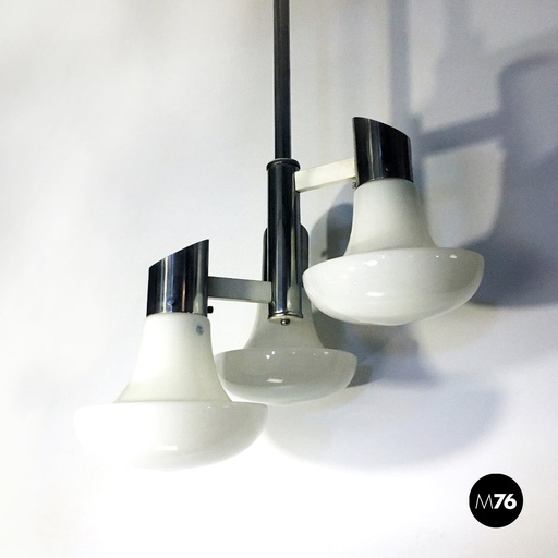 [2220001288] Lampadario a tre luci in acciaio cromato e vetro opalino, 1970 ca.