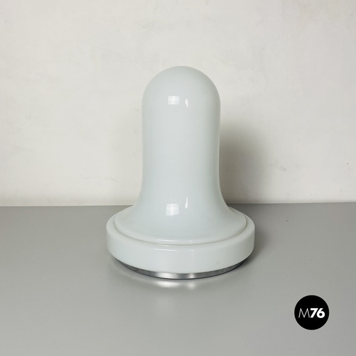 [2220001394] Lampada da tavolo in acciaio e vetro opalino, 1970 ca.