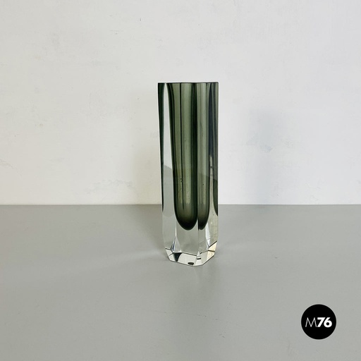 [2220001537] Vaso in vetro di Murano verde, 1970 ca.