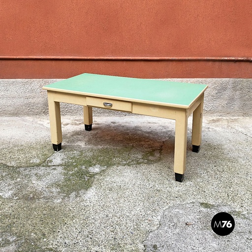 [2220001718] Tavolo da cucina in legno in bianco e verde acqua , 1940 ca.