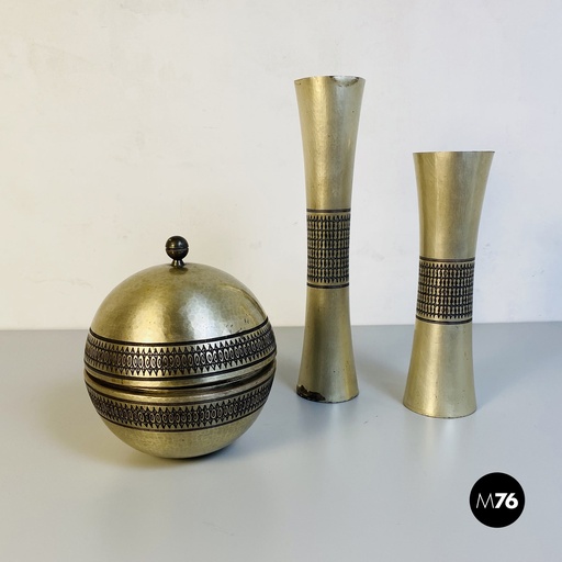 [2220001732] Centrotavola in metallo, 1970 ca.