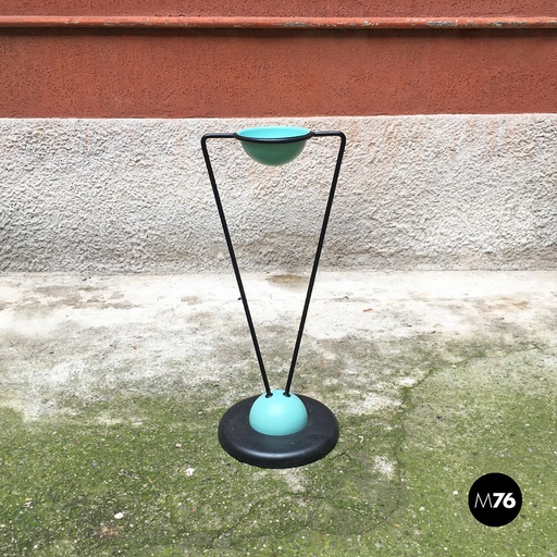 [2220001757]  Posacenere da terra in metallo azzurro e nero, 1980 ca.