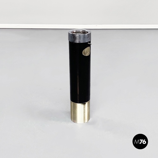 [2220001858] Posacenere da terra in metallo. 1960 ca.