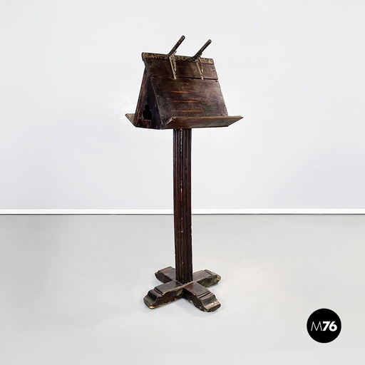 [2220002458] Leggio in legno, 1600 ca.