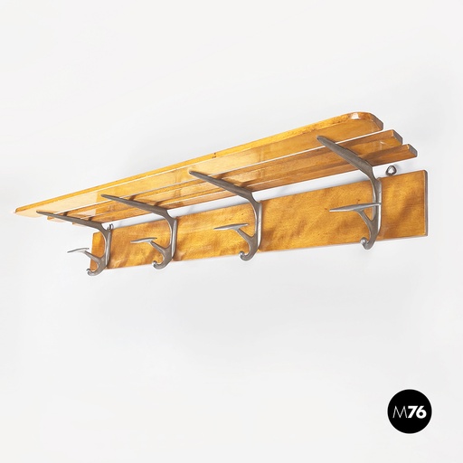 [2220002692] Appendiabiti da parete in legno con ganci in metallo, 1940 ca.