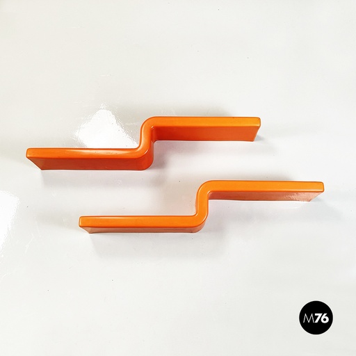 [2220002981] Mensole in plastica arancio, 1970 ca.