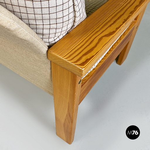 [2320003623] Poltrona in massello e tessuto a quadretti, 1970 ca.