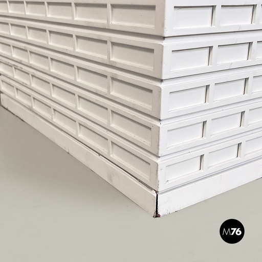 [2320003757] Espositore a forma di grattacielo, 2000 ca.