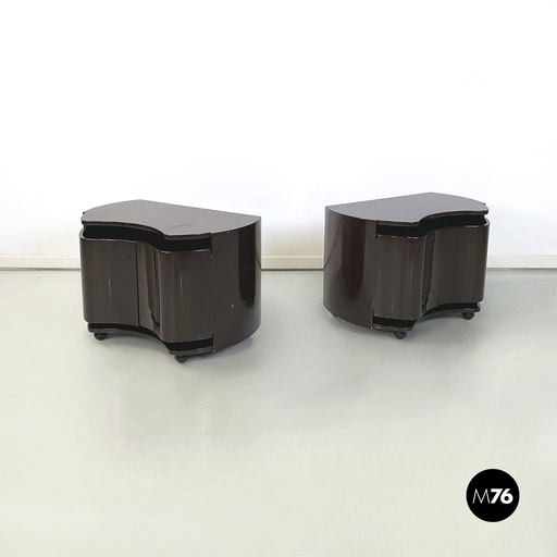 [2320003903] Comodini in legno laccato marrone, 1970 ca.
