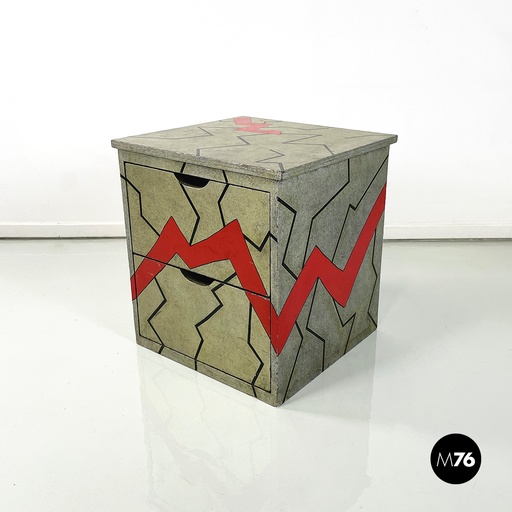 [2320004136] Cassettiera in legno grigio con linee spezzate, 1990 ca.