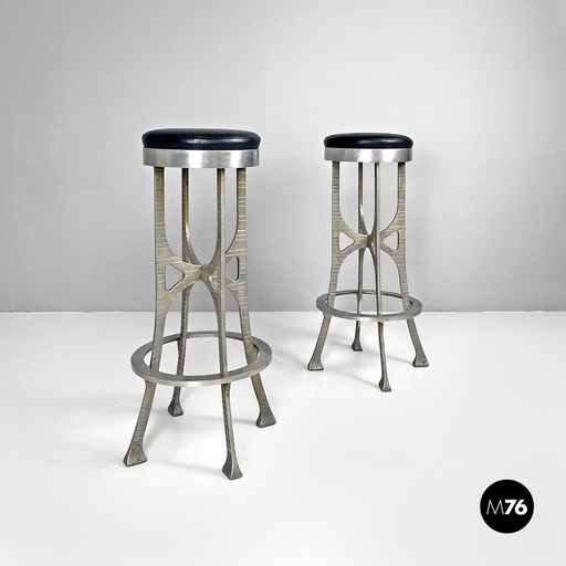 [2420004591] Sgabelli alti in alluminio e pelle nera, 1940 ca.