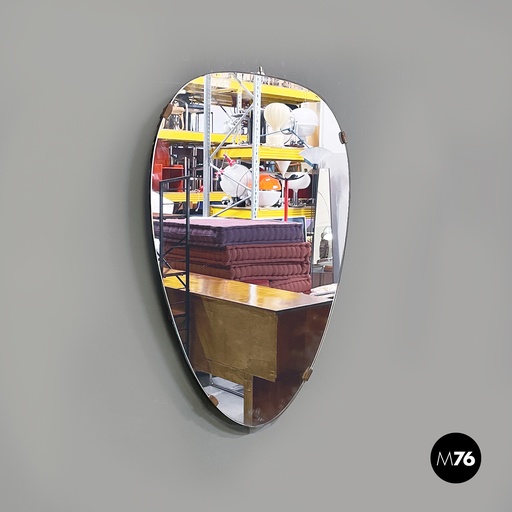 [2420004637] Specchio da parete a forma di scudo, 1960 ca.