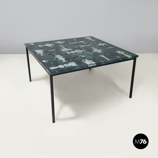 [2420004646] Tavolo da caffè in vetro decorato e metallo nero, 1980 ca.