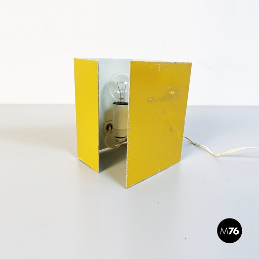 [2220001615] Lampada da tavolo in lamiera, 1970 ca.