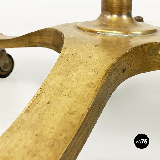 [2220001688] Tavolo su ruote in formica e ottone, 1950 ca.