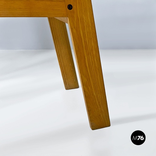 [2220001830] Sedie in legno chiaro, 1980 ca.