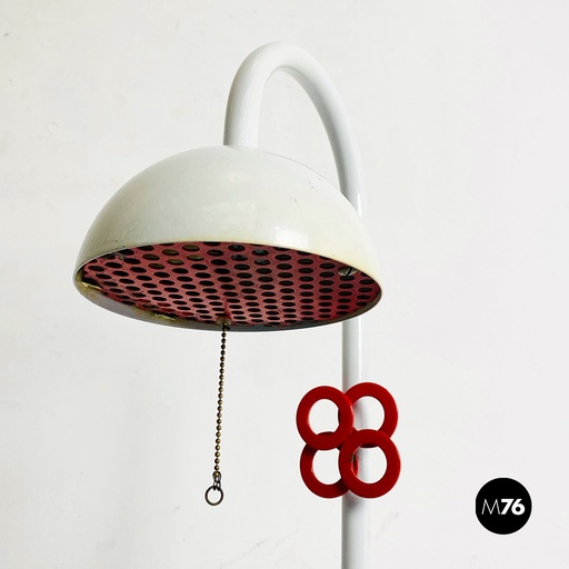 [2220002018] Lampada da tavolo in metallo bianco di “L’isola che non c’è”, 1980 ca.