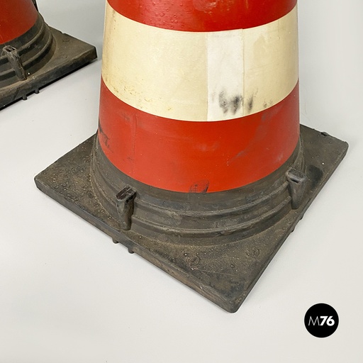 [2220002614] Birilli segnalatori da strada, 1960 ca.